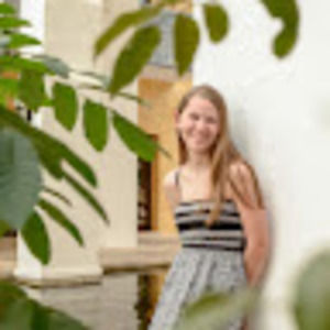 Meet your Posher, Courtney